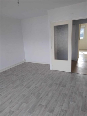 t3 à la location -   10200  BAR SUR AUBE, surface 72 m2 location t3 - UBI454526624